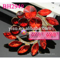 Broches en strass rouge